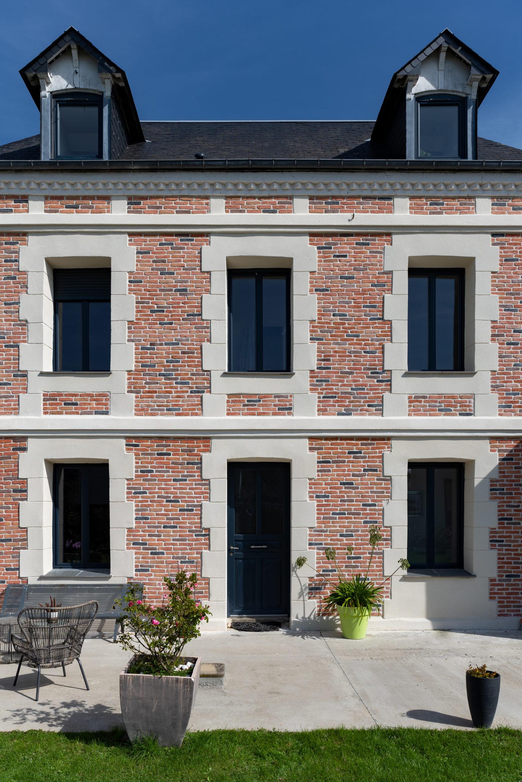 Chaîne d'angle BRIQUE L.22x l.10x Ht.5cm ép.1,5cm 0,5ml - Coloris 5 Tons 