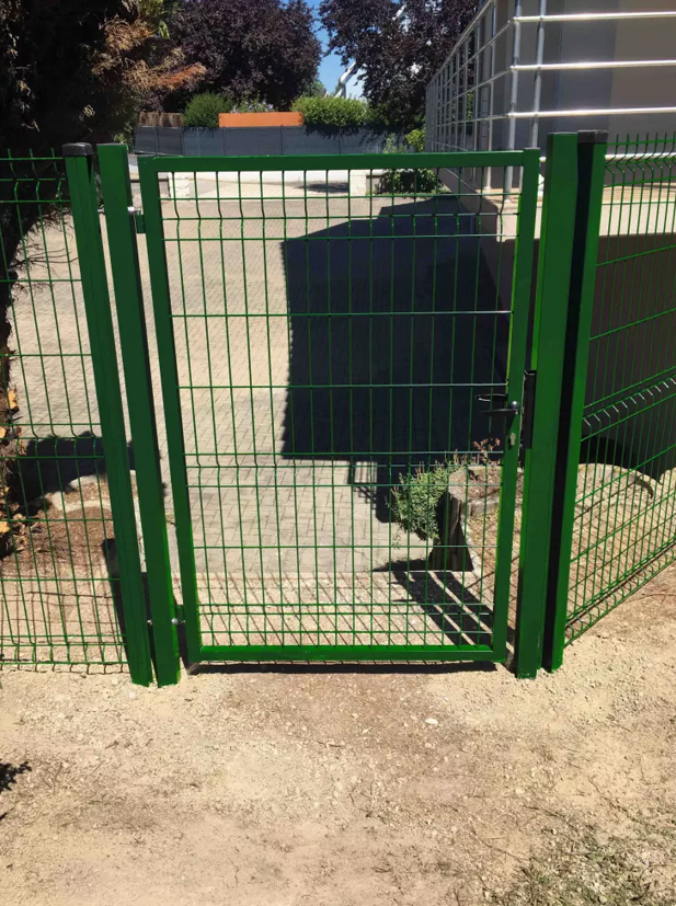 Portillon LARIO largeur 1 m - Ht 1,92 m - Gris 7016 - Maille 200 x 50 mm - Fil 4 mm