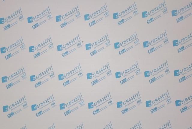 PLAQUE ACRYLIQUE TRANSLUCIDE BRUTE 310 X 203 CM EP. 4 MM