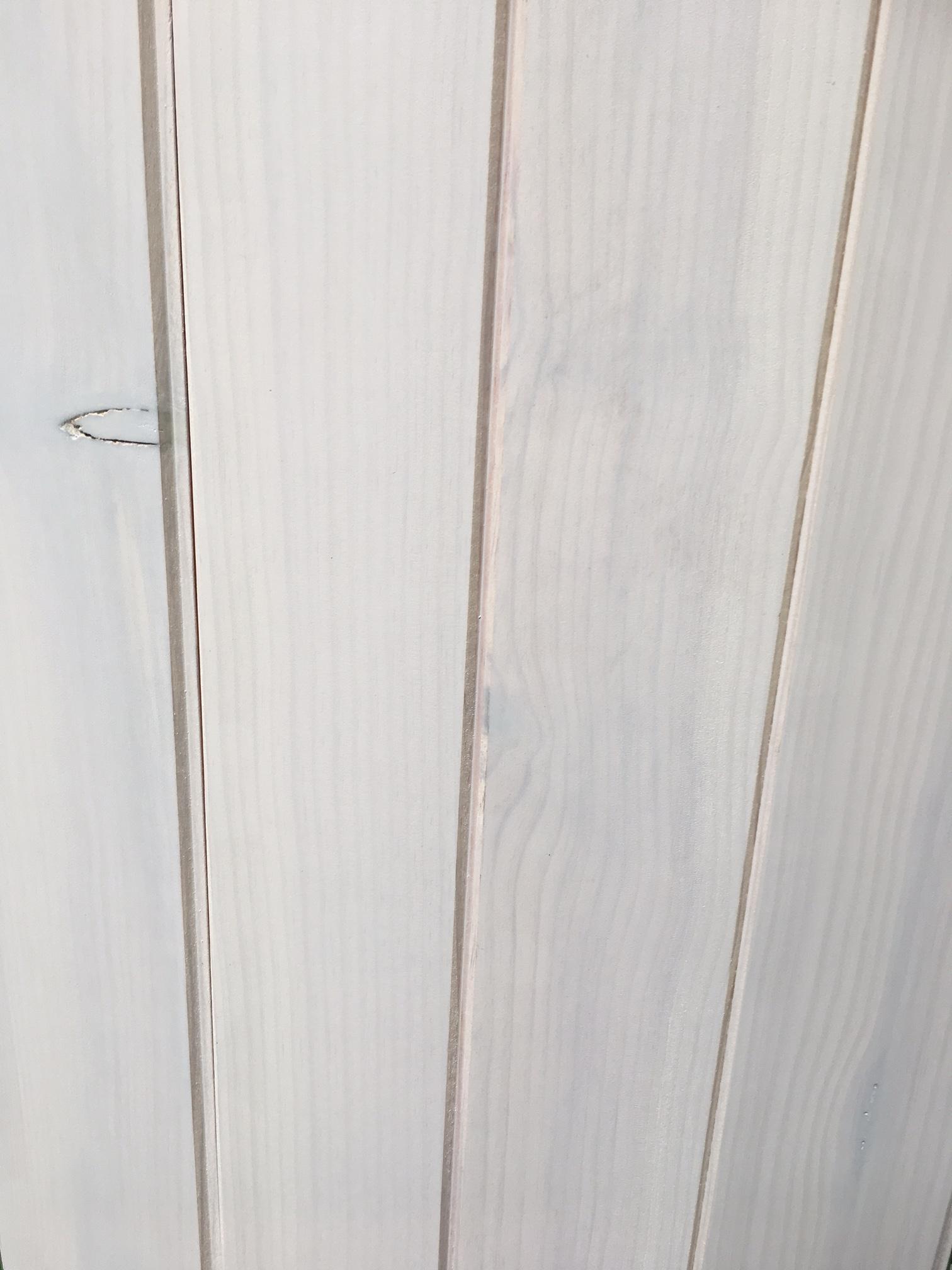 Lambris Blanc avec nœuds Pin Landes - Profil Grain d'Orge décalé - 2m x 9cm ép.10mm