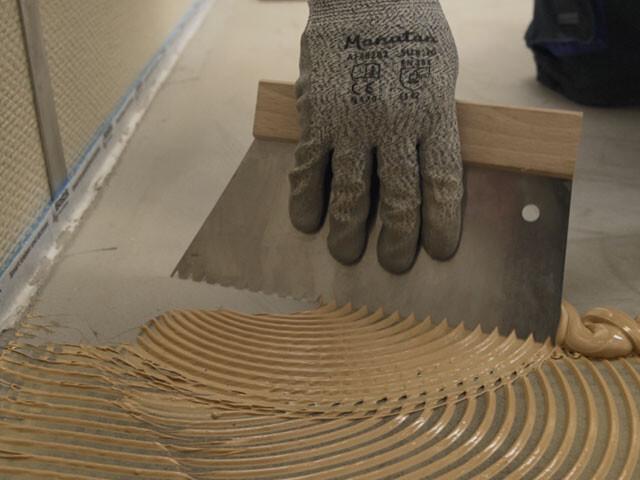 Spatule Bostik n°4 avec manche pour pose de parquet collé