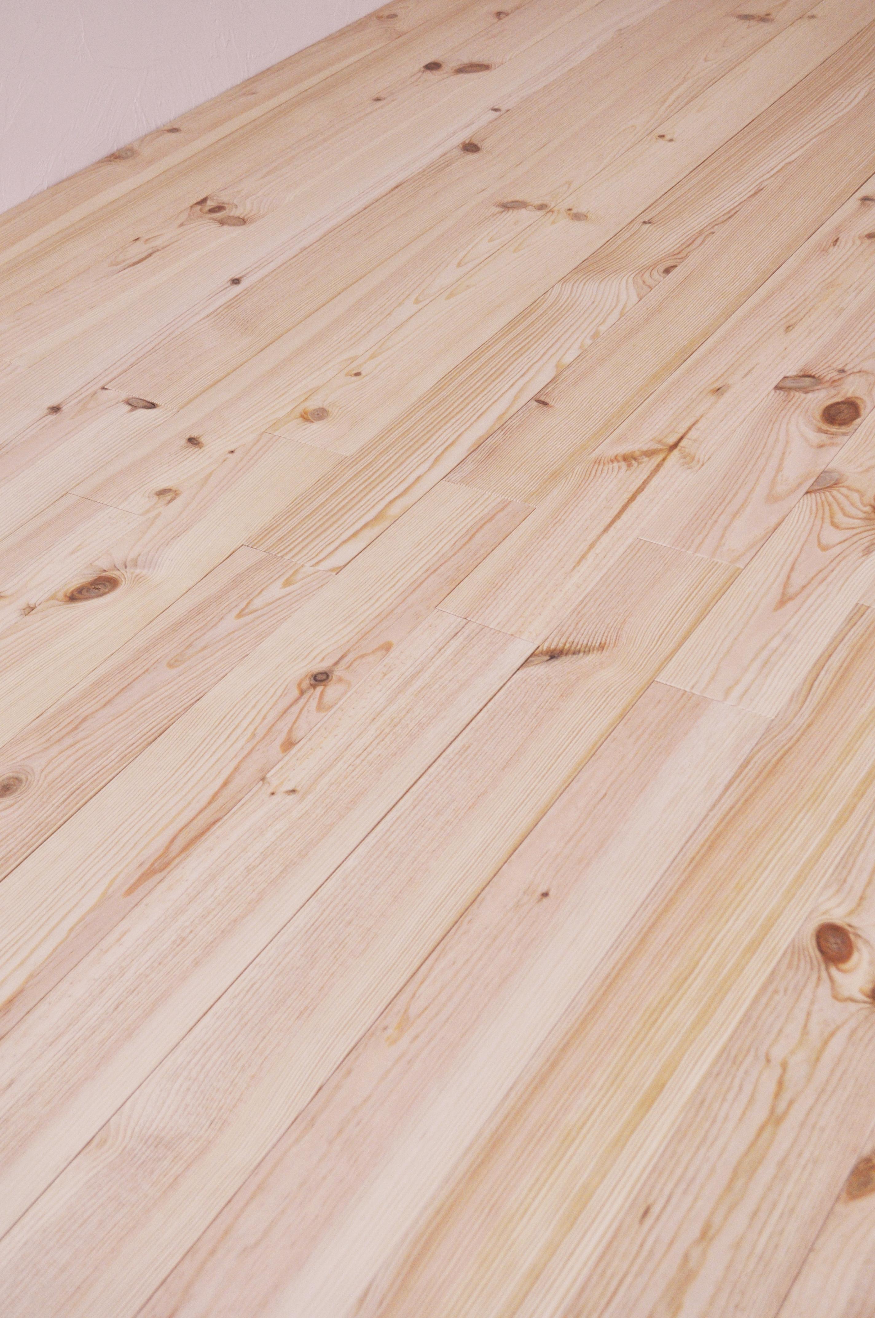 Parquet Brut Pin des Landes noueux - 2m x 14cm ép.21mm 