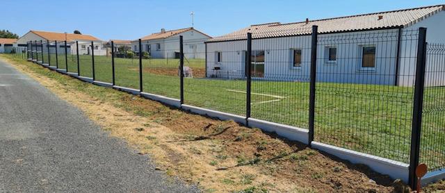 Grillage Panneau rigide HYBRID 2,50 m x Ht 1,22 m Noir 9005  - Maille 200 x 50 mm - Fil 4/5 mm