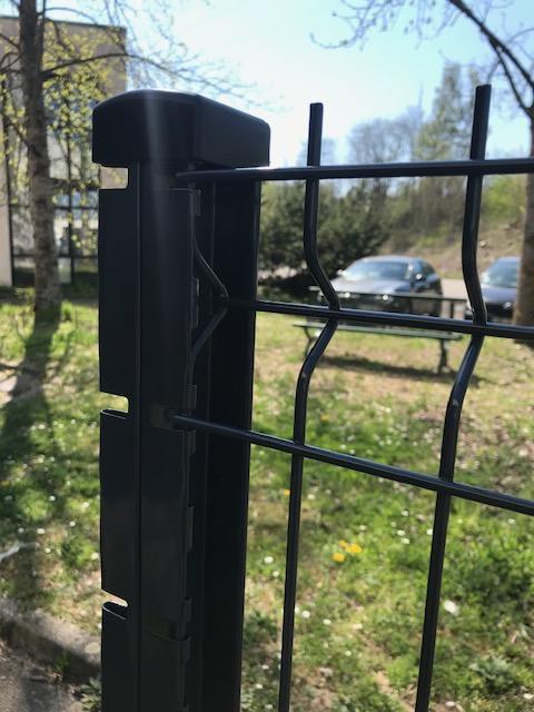 Poteau à Encoche TITAN Ht 1,60 m - Noir 9005