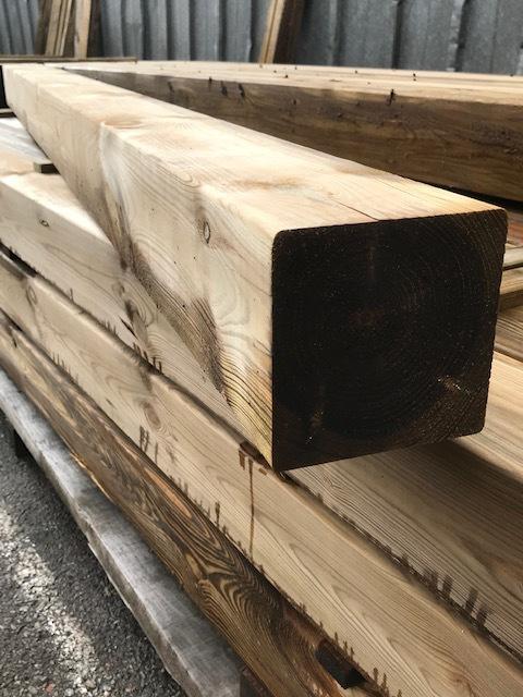 POTEAU RABOTE CLASSE 4 120 X 120 X 2,5 COUPE DROITE