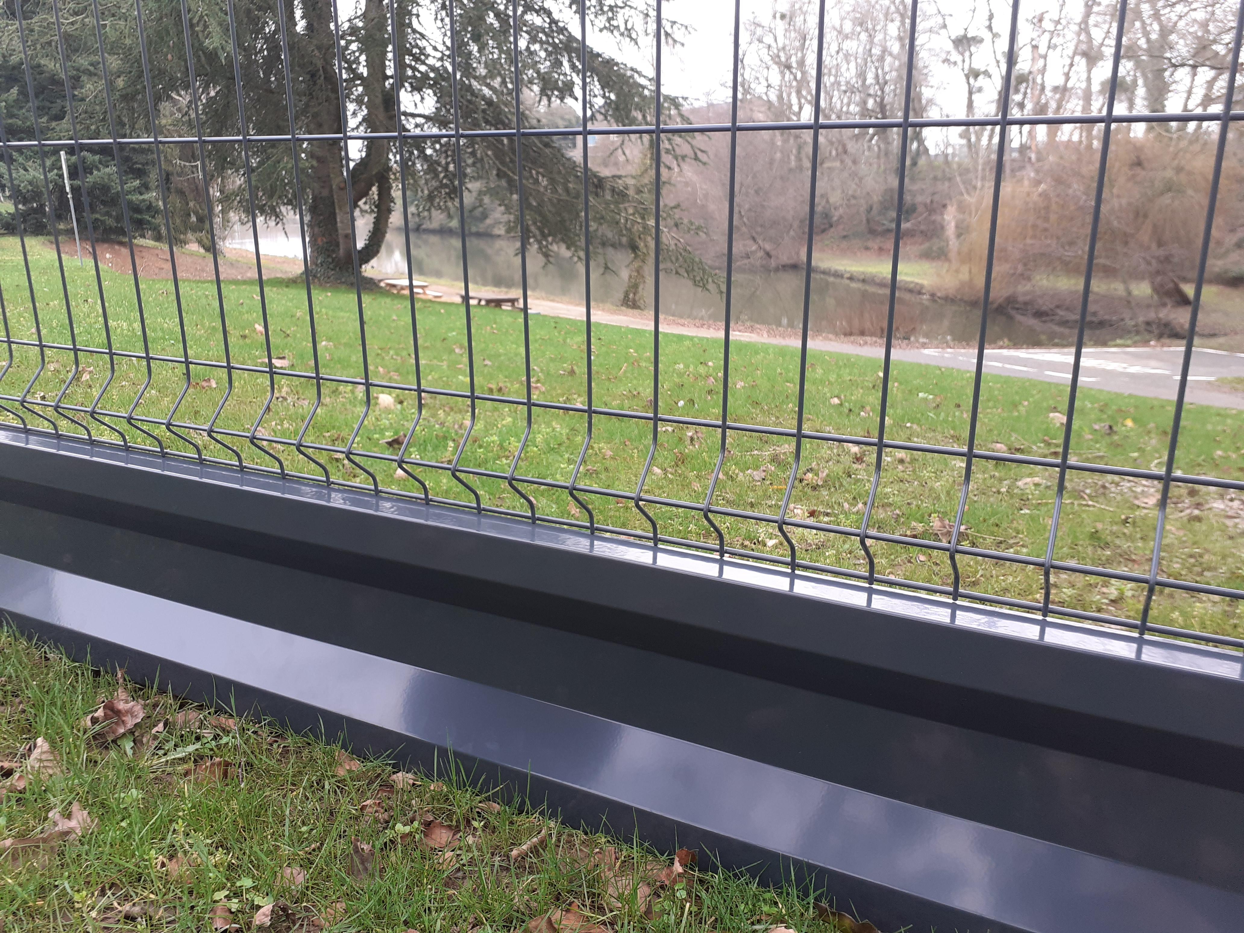 Plaque de soubassement SOUBAX 2500mm Gris 7016 pour Poteau Axyle et Panneau Axyle CS 