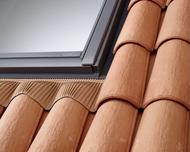 Raccord fenêtre de toit simple sur tuiles Velux EDW MK04 - 0700C2 78 x 98CM