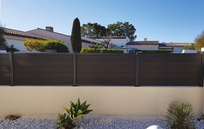 Glissière verticale pour poteau Alu H21 - 15x25mm Ht.2,30m - Gris mat