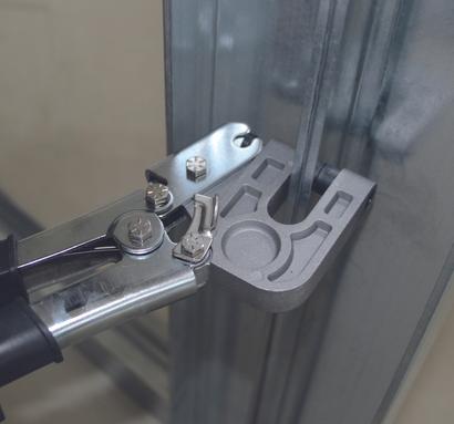 Pince à sertir pour profilés - Utilisation à 1 main