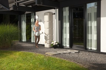 Kit récupération d'eau de pluie avec cuve BASIC 300L Sable et collecteur ECO Gris (raccordement et robinet PE)