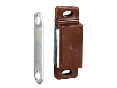 Loqueteau magnétique rectangulaire 6kg Plastique brun 14x46x16,5 Blister de 2