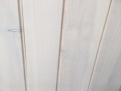 Lambris Blanc avec nœuds Pin Landes - Profil Grain d'Orge décalé - 2m x 9cm ép.10mm