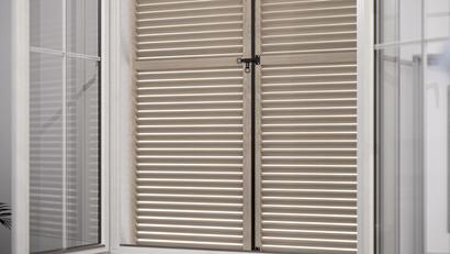 Accessoires Espagnolette plate noire avec trous de vis fraisés