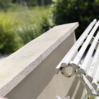 CHAPERON DE MUR PIERRE RECONSTITUEE AVEC GOUTTE D'EAU VALANCAY 50 X 35 X 4,5CM