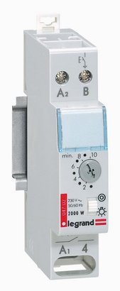 MINUTERIE 230 VOLTS 16 AMPERES ET PORTE ETIQUETTE