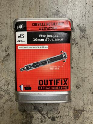 Cheville métallique à expansion CME  Avec vis TR Ø6x72MM pour plaques de plâtre Ø6x63MM - Boite de 40 pièces