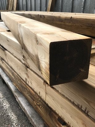 POTEAU RABOTE CLASSE 4 120 X 120 X 2,5 COUPE DROITE