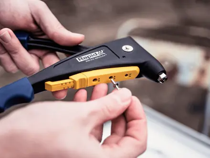 PINCE A RIVET UNIVERSELLE RP40