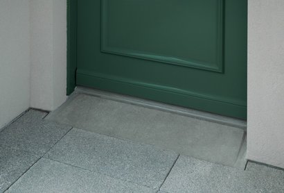 SEUIL 40 PMR POSE SIMPLIFIEE BLANC CASSÉ 111 x 40 MONOBLOC