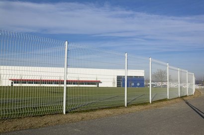 GRILLAGE PANNEAU AXIS S RAL 1015 HT1.03M LG 2.50M MAILLE 100X55 DIAM 4MM-POTEAU AXOR