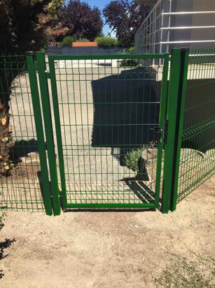 PORTILLON OCCULTABLE LARIO VERT 100 X 150 MAILLE 200 X 50MM FIL 4MM SERRURE A CLE "
