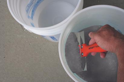 STUCATEUR INOX POUR SEAU MANCHE BI MATIERE